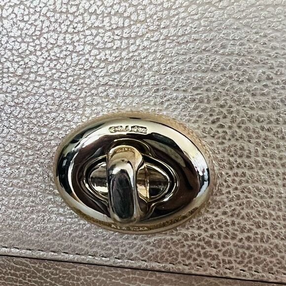 Coach Women's Turnlock‎ Chain Crossbody Leather Bag, Platinum/Gold, NWOT - Picture 4 of 16